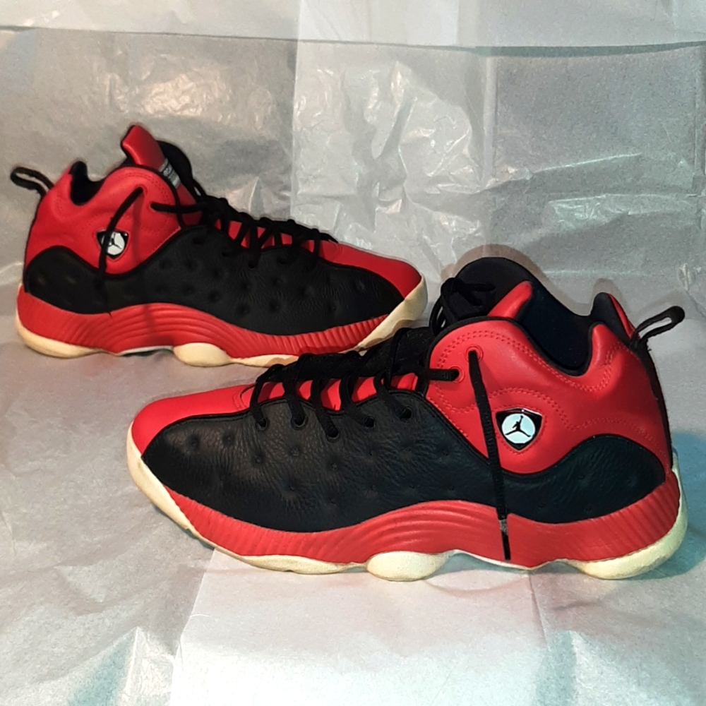 Jordan Men’s Red and Black Low-Top Basketball Sneakers